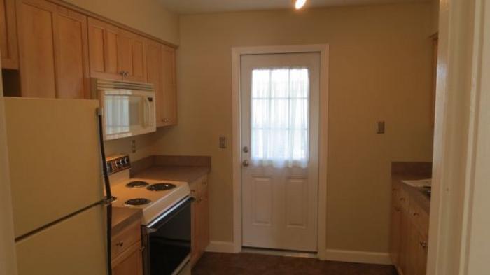 kitchen Listing photo 4